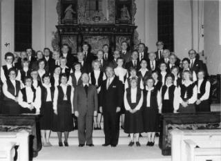 Foto: Propsteikirchenchor mit Prses Propst Kopshoff und Chorleiter Gustav Biener (1983)